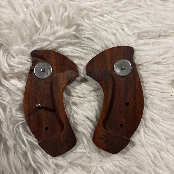 NOS Smith & Wesson Target Round Butt Grips - Picture 2 of 5